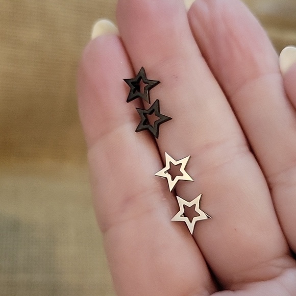 🔥LAST PAIR🔥 HOLLOW STAR STUD EARRINGS, Choice of Color - Picture 1 of 6